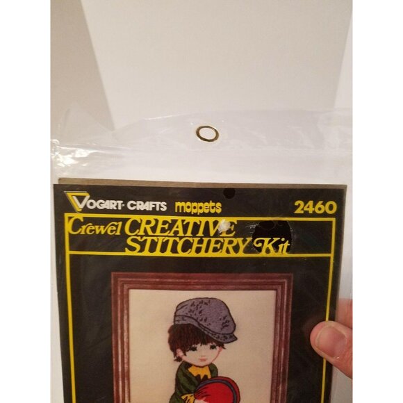 Moppets Warmin' The Bench Vogart Crafts Crewel Creative Stitchery Kit Football - Picture 3 of 5